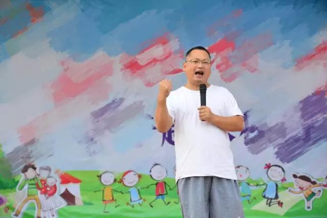 廣東博皓公司總經(jīng)理、鷹之家班主任尹總，為我們本次運(yùn)動(dòng)會(huì)致開幕詞