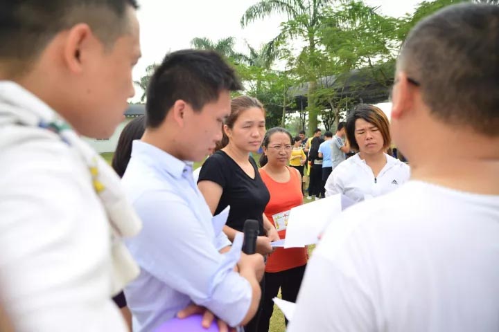 口哨發(fā)令、旗幟落下，比賽的完美呈現(xiàn)，離不開裁判員的辛苦付出，低調(diào)是他們的代名詞