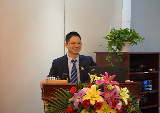 在此次季度會上，我們敬愛的賴董的一番主題為“接地氣，干實事，求蛻變”的演講鏗鏘有力振奮人心